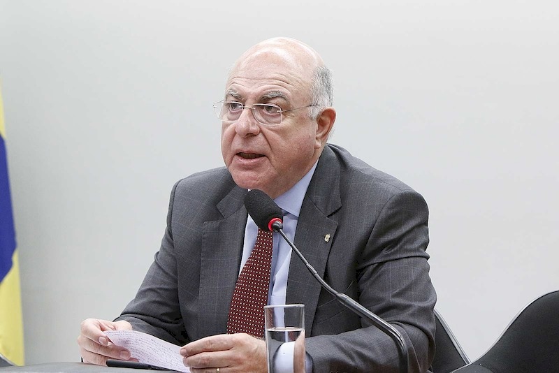Relator sai em defesa de parecer sobre lei geral de concessões