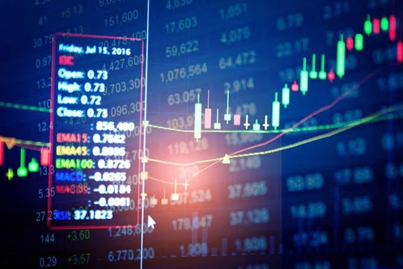 Ibovespa opera instável, com atenções voltadas ao dólar e às bolsas de NY