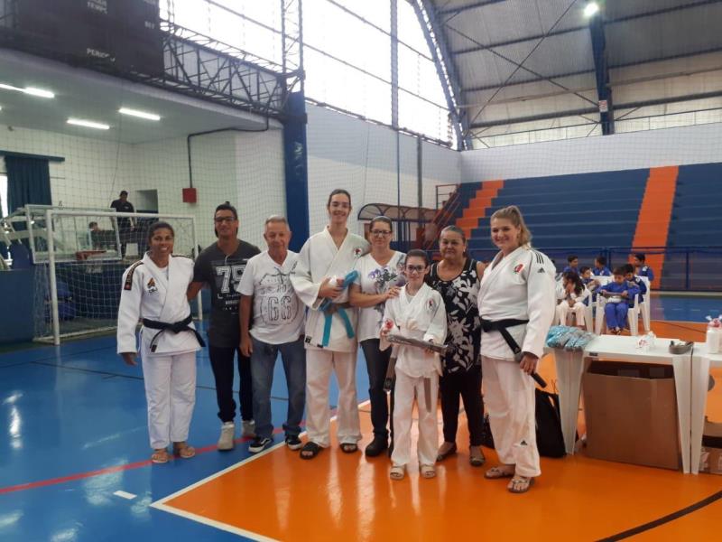 Judô tem troca de faixas e a festa aconteceu no Ginásio de Esportes