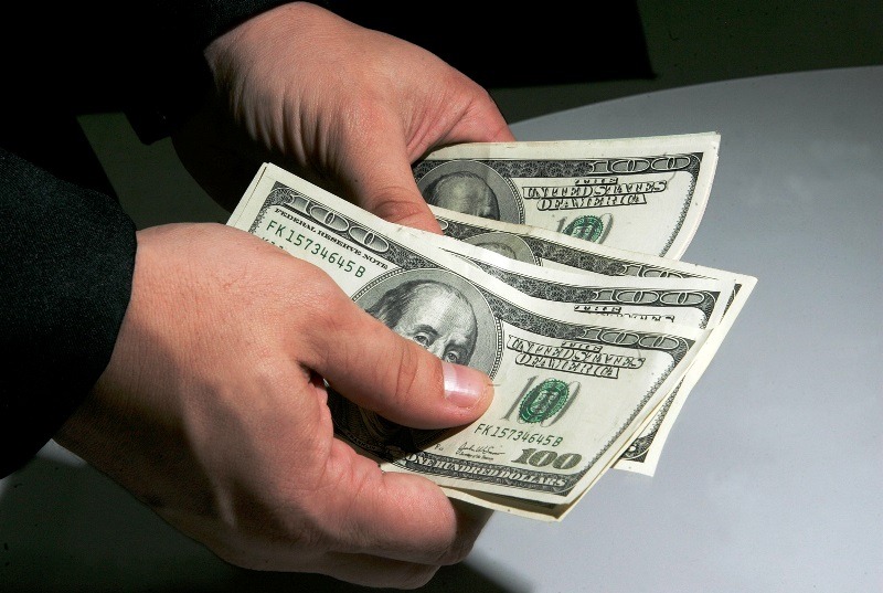 Dólar acelera alta com política local no foco antes de CPI dos EUA