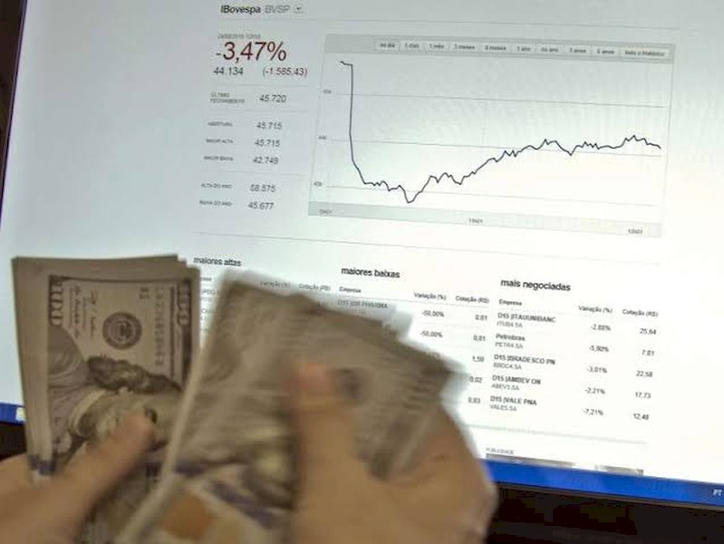 Fluxo cambial total em novembro até dia 22 é negativo em US$ 1,159 bi
