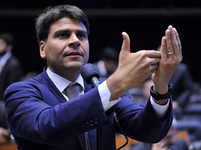 CCJ da Câmara aprova relatório de PEC da regra de ouro do deputado Pedro Paulo