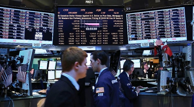Bolsas de NY fecham em queda com dados da China e expectativa para Fed e BCE