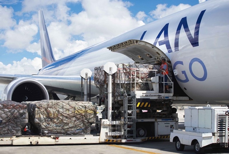 Demanda de carga aérea em outubro cai 3,5%, diz Iata