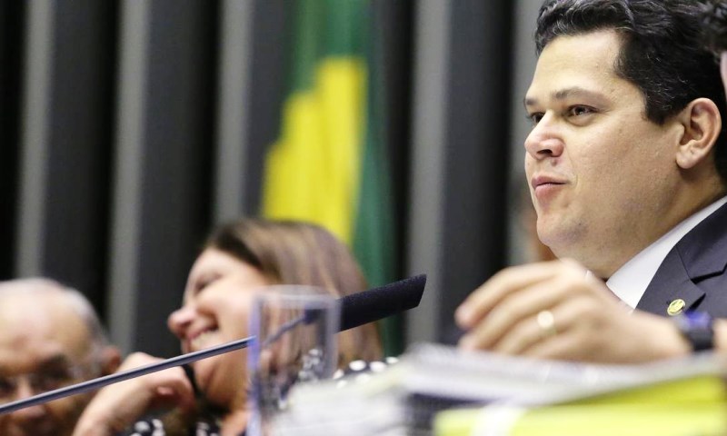 Alcolumbre diz que criará comissão mista para discutir reforma tributária em 2020