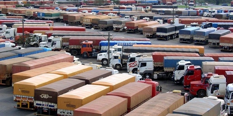 Caminhoneiros ameaçam paralisação pelo País; movimento está divido