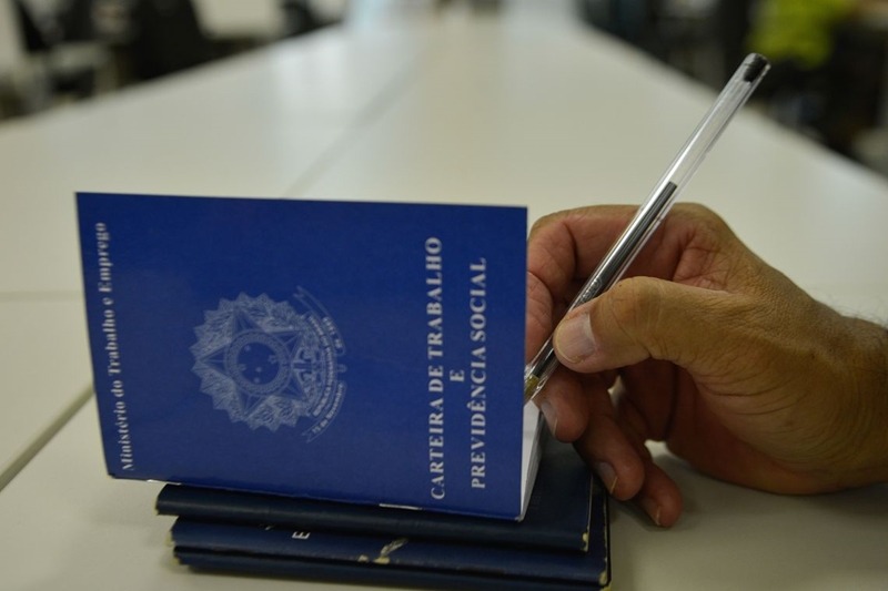 Criação de empregos em novembro atinge maior nível desde 2010