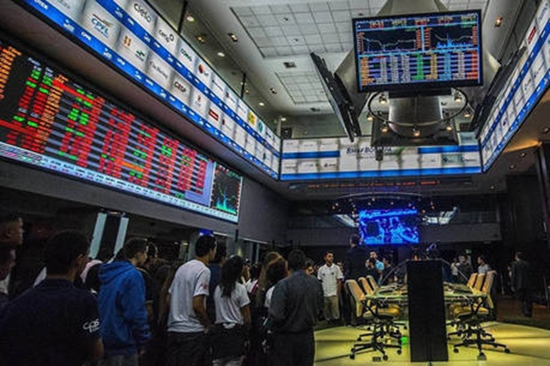XP encerra pregão da Nasdaq valendo mais de R$ 80 bilhões; ação sobe 27,63%