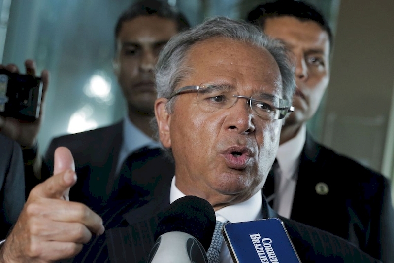 Guedes conversa com ministros suíços e CEOs de empresas em Davos