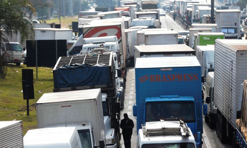 CNI reitera críticas a tabelamento de fretes rodoviários