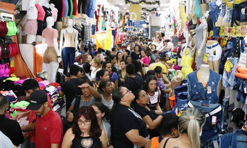 Comércio varejista fecha ano com alta de 1,8% nas vendas
