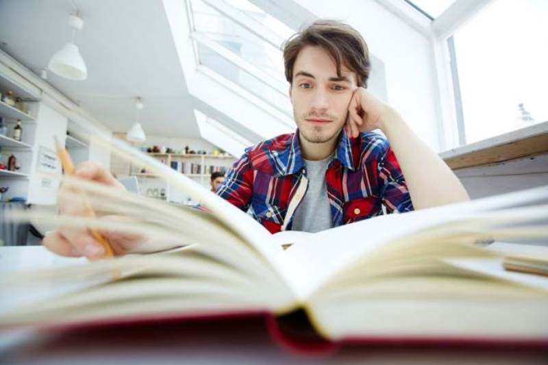 Congelamento de concursos fecha cursinhos
