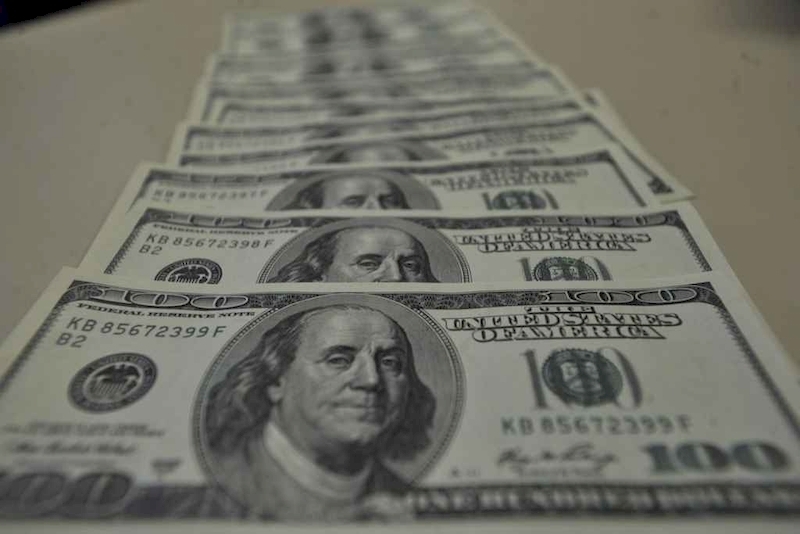 Coronavírus reforça busca por ativos de segurança e impulsiona dólar e iene