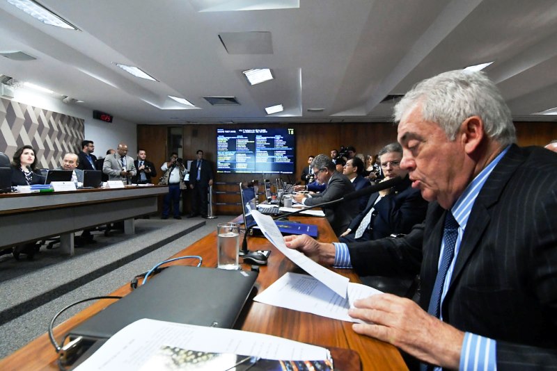 Comissão reduz em R$ 39 bi previsão do governo com PEC