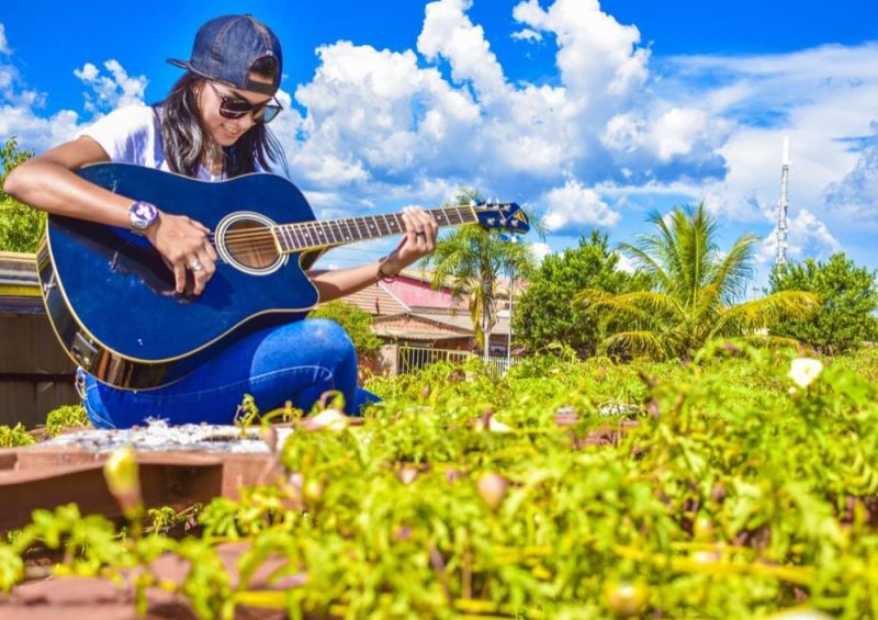Polly Ramos uma das novas promessas no mundo da música sertaneja…