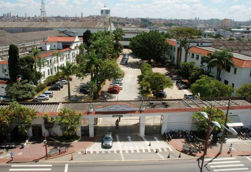Montadoras colocam cerca de 50 mil em férias coletivas