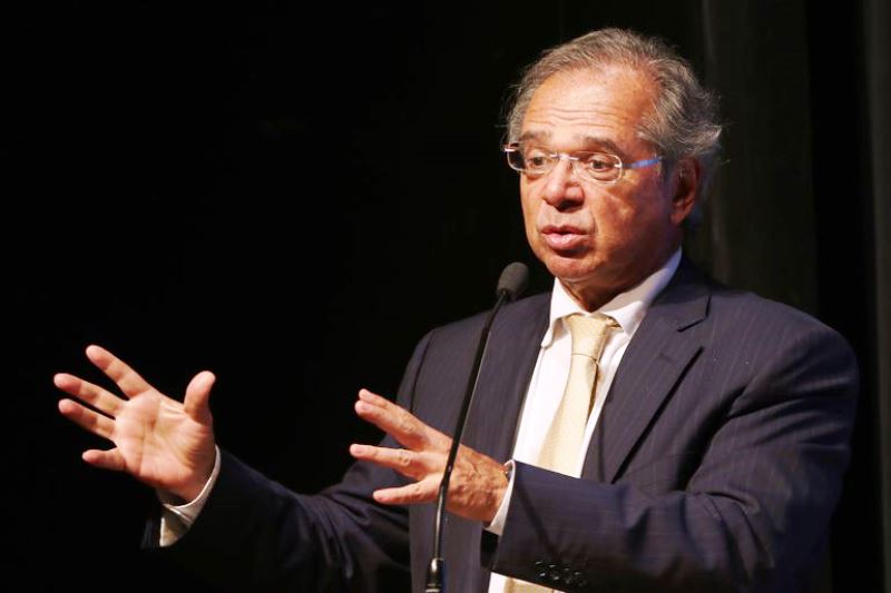 Previsão é crescimento acima de 2%, diz Guedes