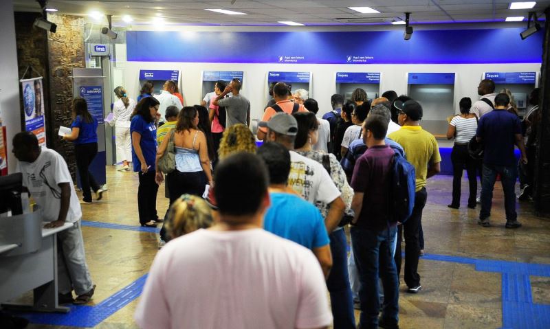 Caixa inicia 5ªfeira pagamento do abono do PIS