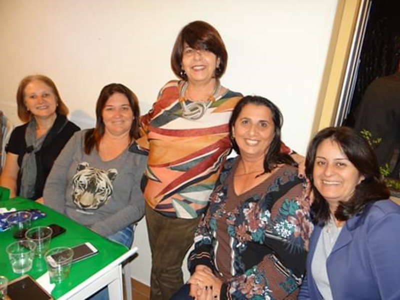 Salve as mulheres benditas entre todas as mulheres Maria