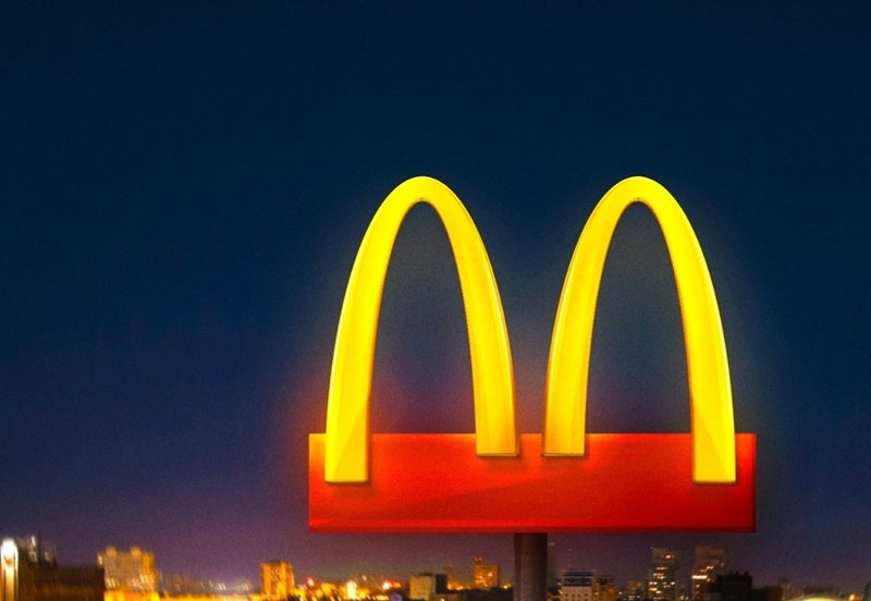 McDonald’s vai operar exclusivamente por delivery, drive-thru e pedidos para viagem