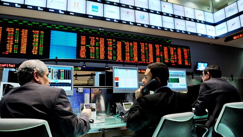 Bolsa fecha em alta de 7,14%, a maior desde 2008, após maior perda desde 1998