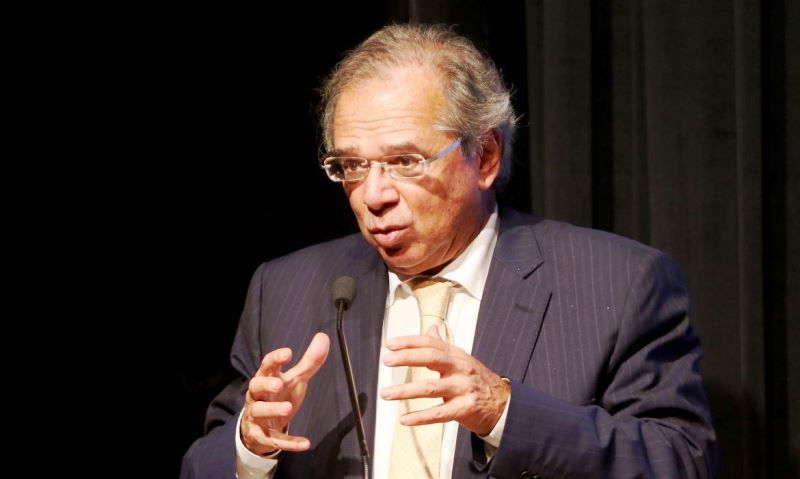 Em ofício ao Congresso, Guedes pede reformas para conter crise