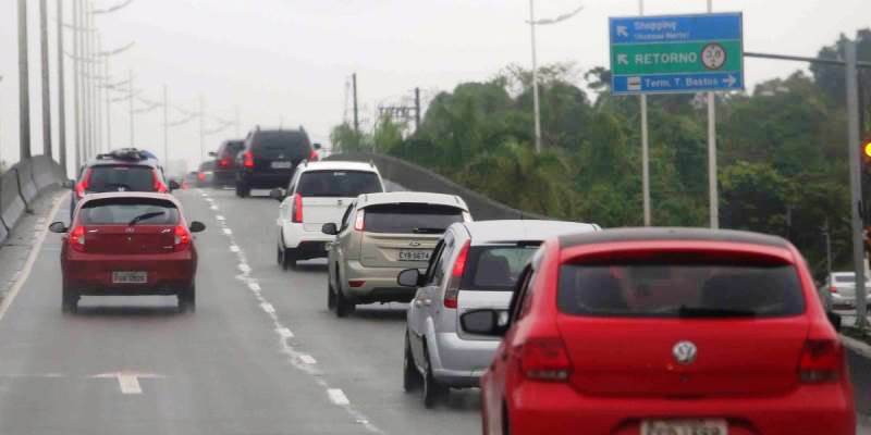 Fluxo total de veículos nas estradas cai 0,5% em fevereiro ante janeiro, diz ABCR
