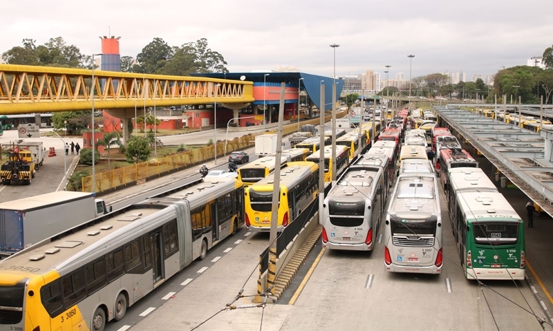 Serviços têm alta de 0,6% de dezembro para janeiro, diz IBGE