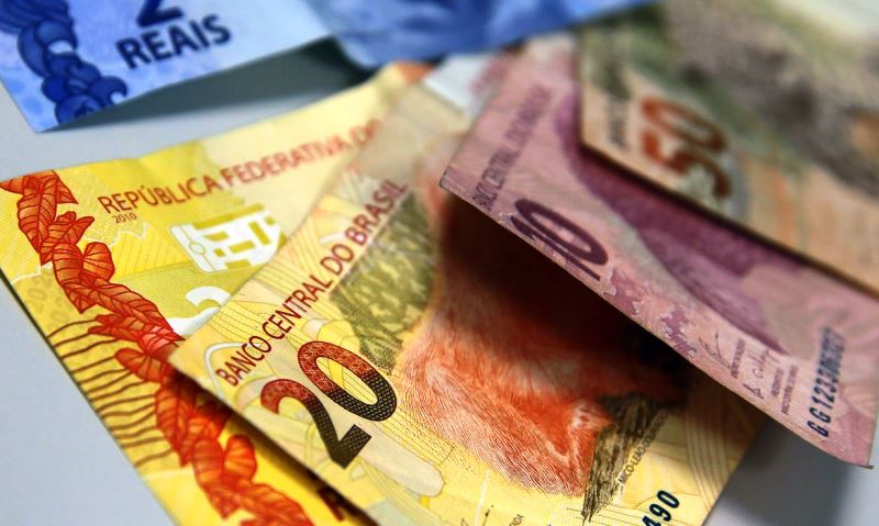 Juros para pessoa física caem para 46,1% ao ano