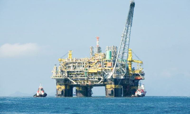 Produção de petróleo e de gás natural tem queda em fevereiro