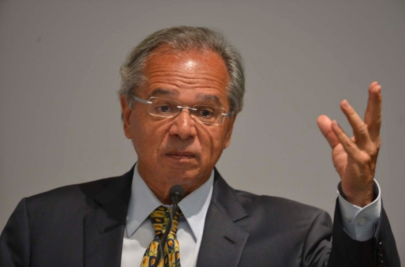 Troca de ministro não significa desapreço à vida, afirma Guedes