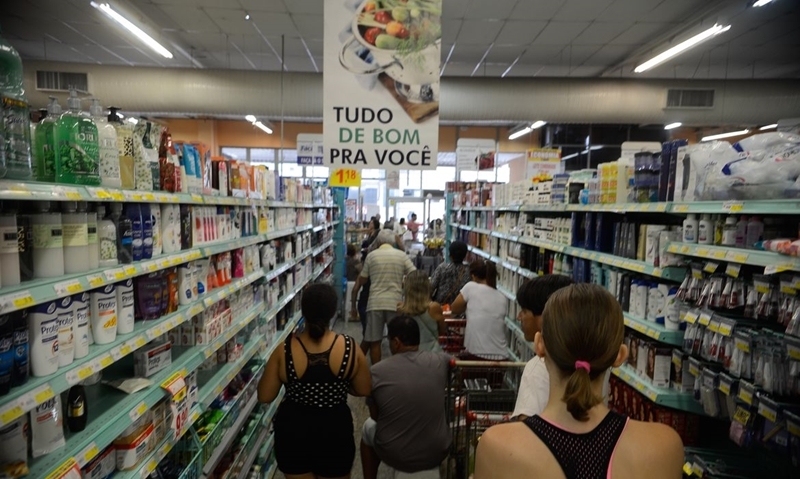 Inflação para famílias com renda mais baixa fica em 0,18% em março