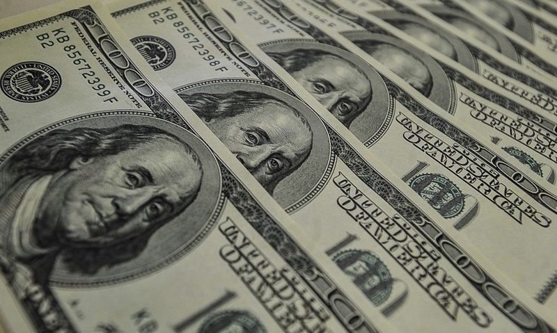 Dólar sobe a R$ 5,668 e bate recorde em dia de demissão de ministro