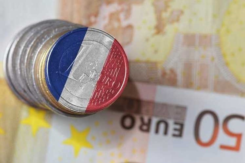 França sofre contração econômica histórica no 1º trimestre e entra em recessão