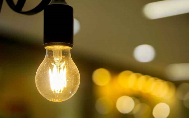 Se dólar passar dos R$ 6, impacto na tarifa de energia supera 7%, diz Aneel