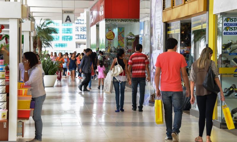 Vendas no varejo podem diminuir até R$ 138 bi em 2020, diz FecomercioSP
