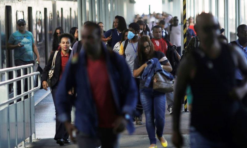 Rendimento do 1% mais rico é 33,7 vezes o que recebe metade dos pobres