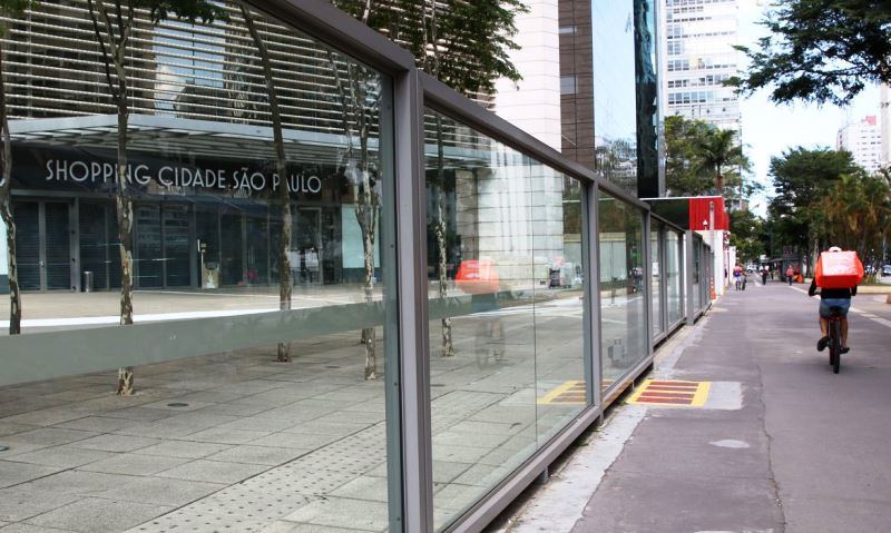 Volume de vendas cai 62,8% em abril, diz associação