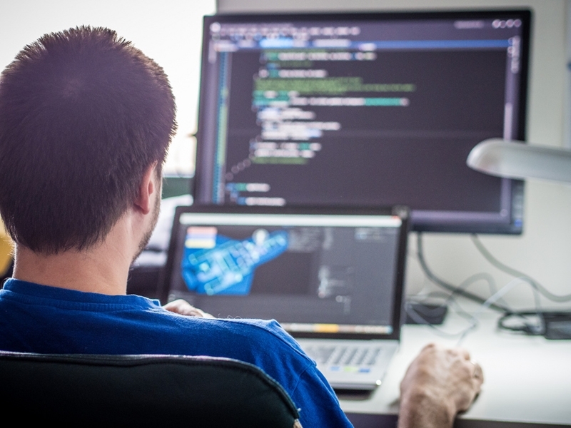 Profissional de tecnologia troca startup por empresa tradicional em meio à crise