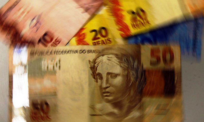 Investimentos têm queda de 8,9% em março
