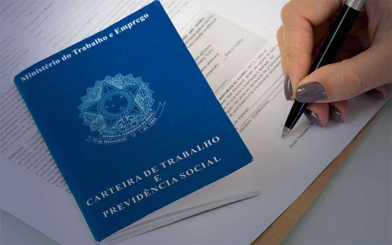 Indicador Antecedente de Emprego em abril cai ao menor nível histórico