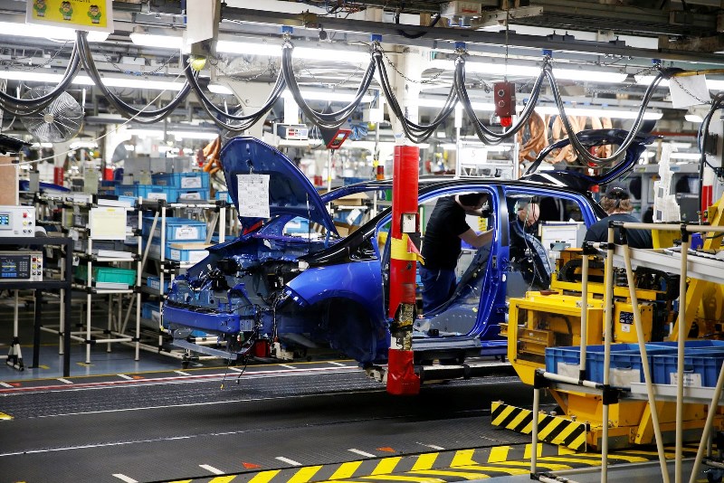 Produção de veículos despenca 99% em abril