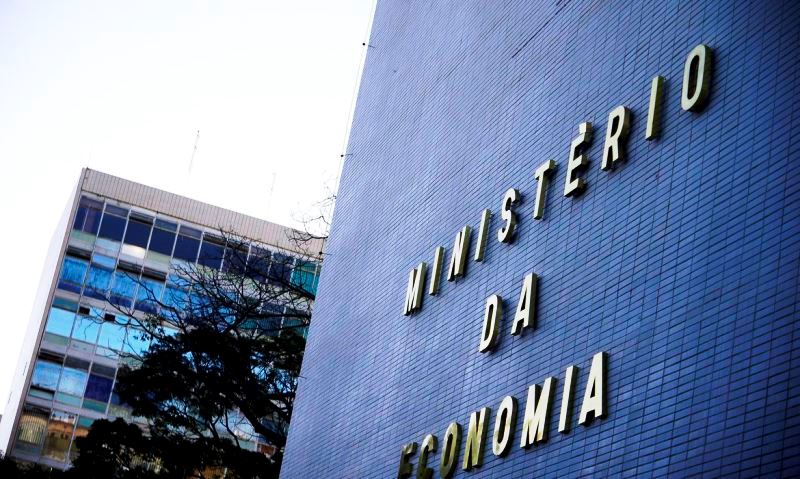 Abertura de empresas cai 29,5% em abril, mostra Ministério da Economia