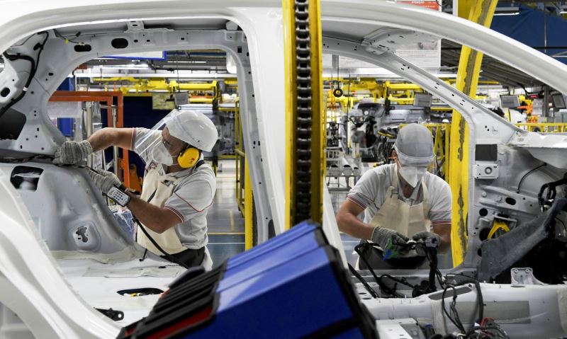PIB recua 6,1% no trimestre encerrado em abril