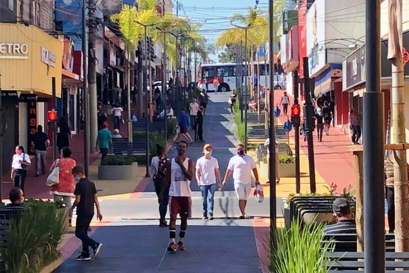 Comércio terá novo horário de funcionamento a partir de segunda-feira