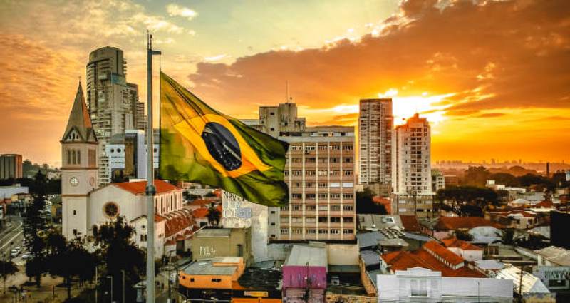 OCDE prevê queda de 7,4% no PIB do Brasil