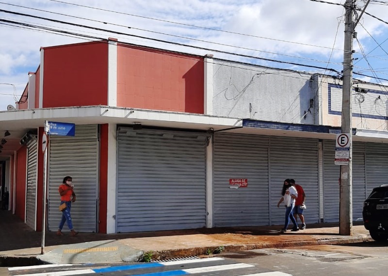 Comércio de São Carlos resiste às enchentes e à pandemia