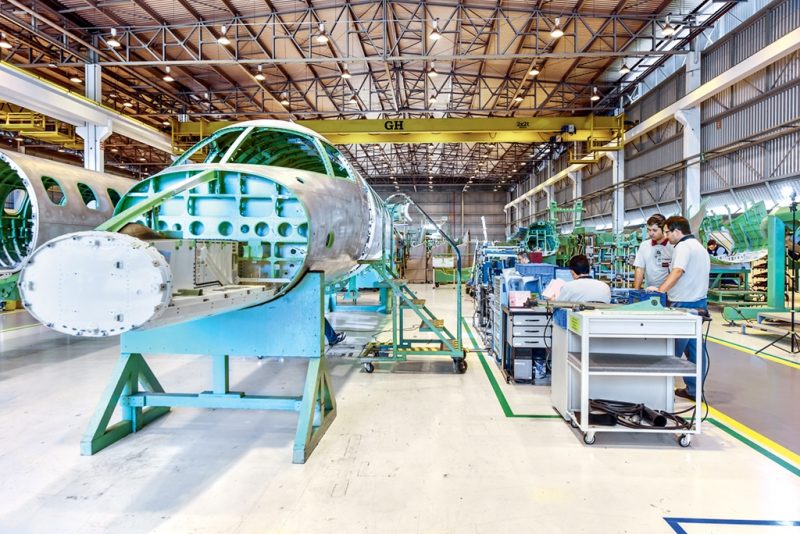 Projeto que prevê compra da Embraer viola Constituição, diz Salim Mattar