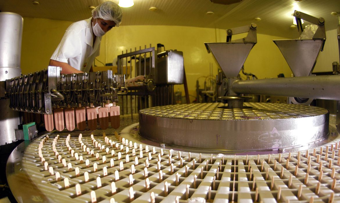 Consumo de bens industriais cresce 3% em maio