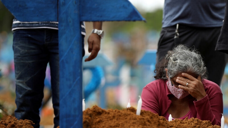 Brasil registra 620 mortes por covid em 24h; total é de 107.852 óbitos